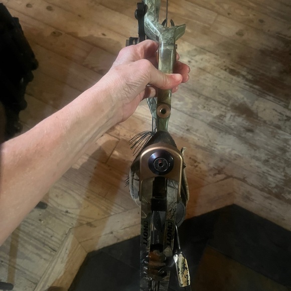 Hoyt Rintec compound bow - Picture 3 of 3